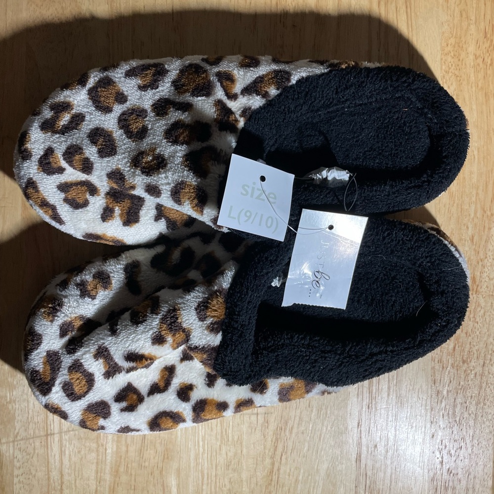 NWT Women's Just Be Cheetah Clog Style Slippers 
Size Large 9 to 10